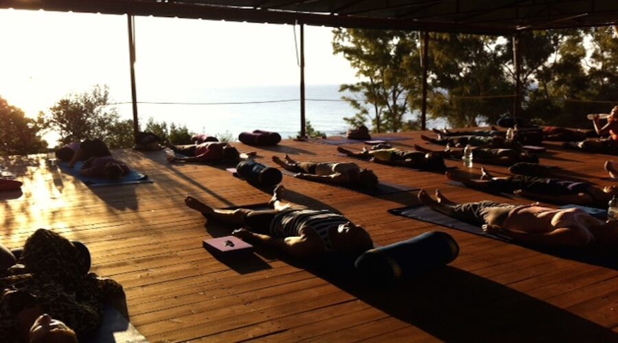 pZRMcY58 Meditation in a sunset