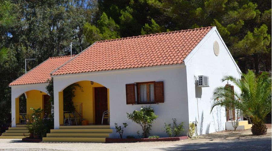 C0UYx_xy Great house in Greece
